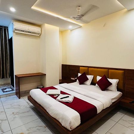 Hotel Prakasham Удджайн Екстер'єр фото