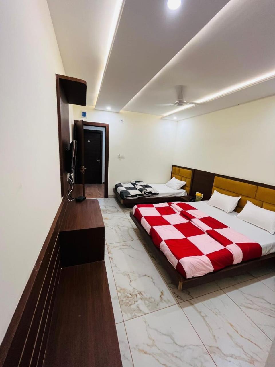 Hotel Prakasham Удджайн Екстер'єр фото