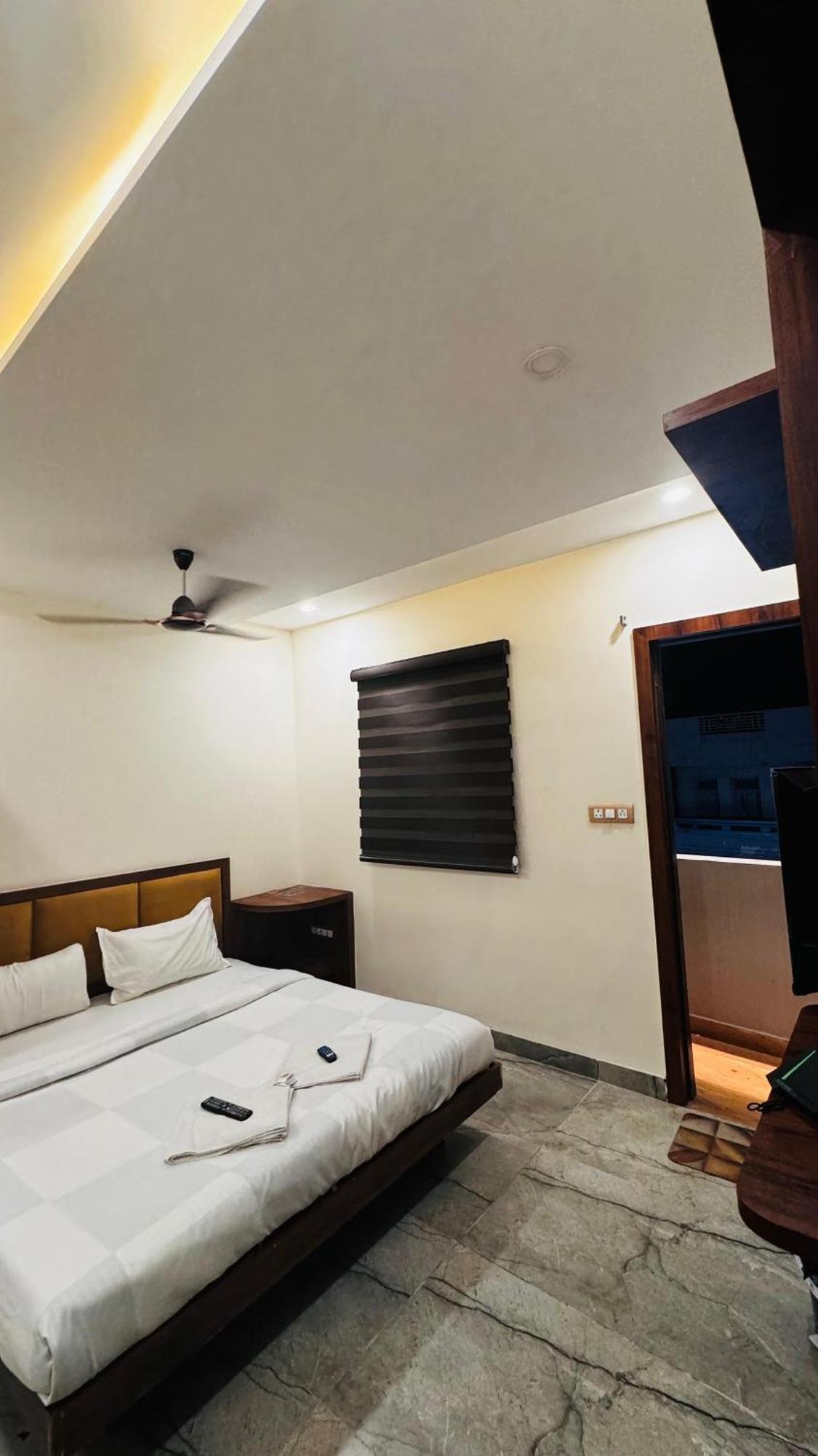 Hotel Prakasham Удджайн Екстер'єр фото