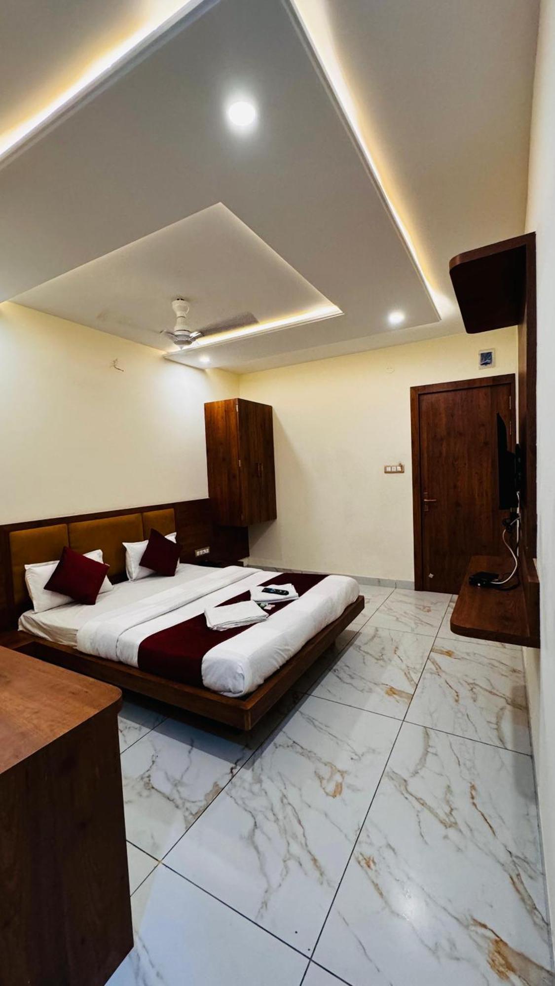 Hotel Prakasham Удджайн Екстер'єр фото