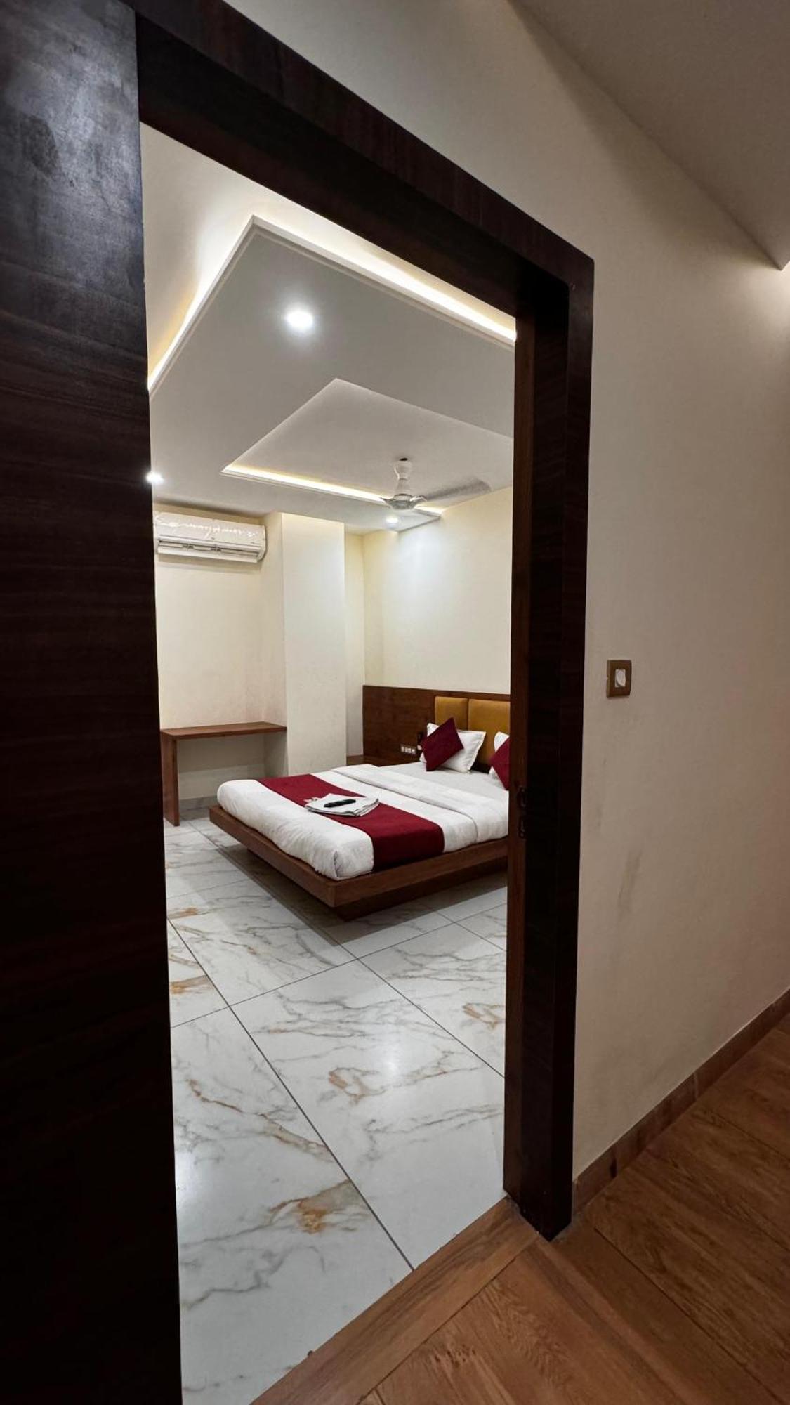 Hotel Prakasham Удджайн Екстер'єр фото