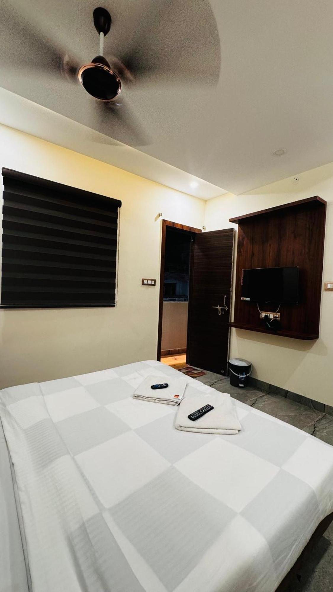 Hotel Prakasham Удджайн Екстер'єр фото
