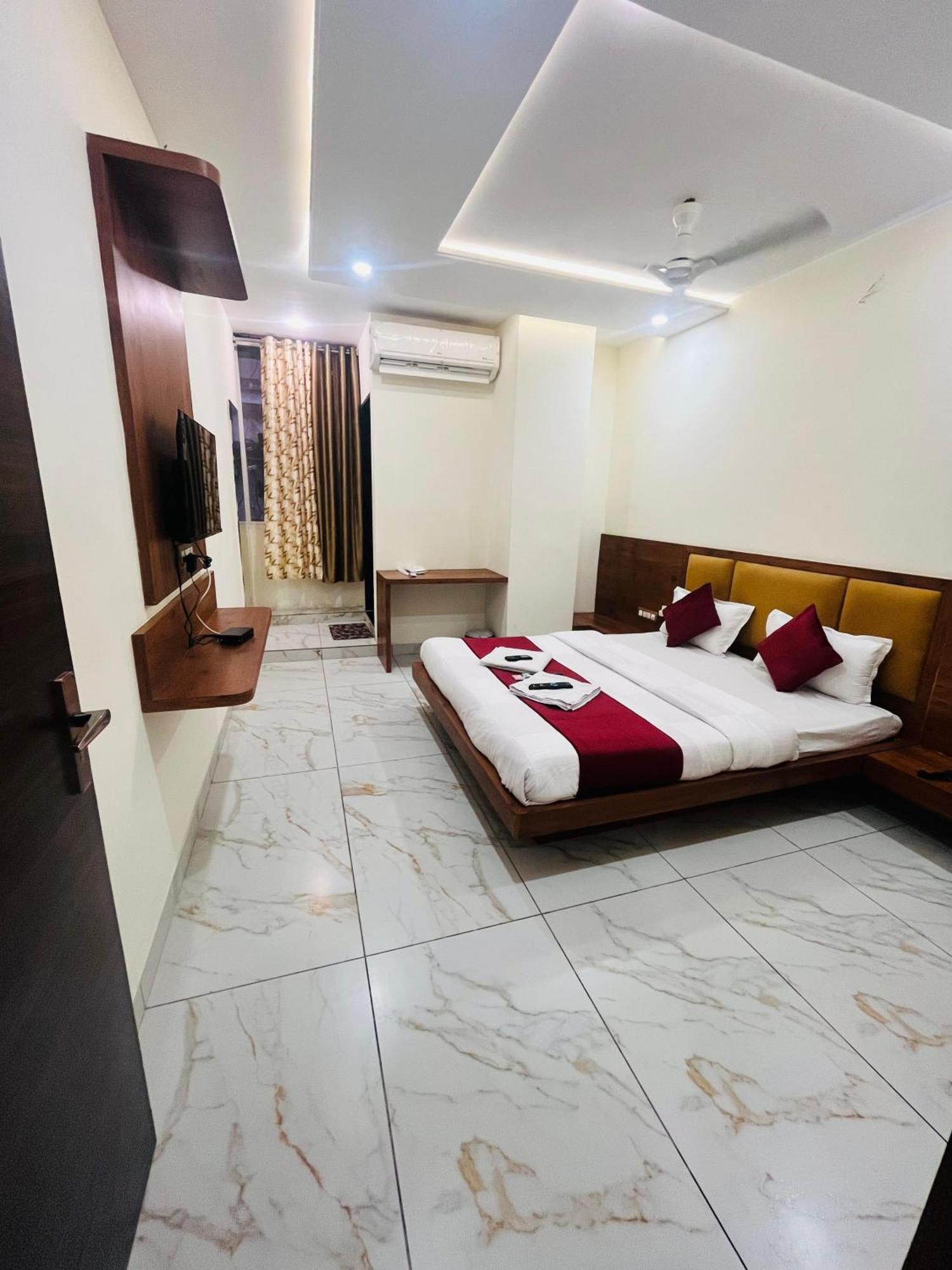 Hotel Prakasham Удджайн Екстер'єр фото
