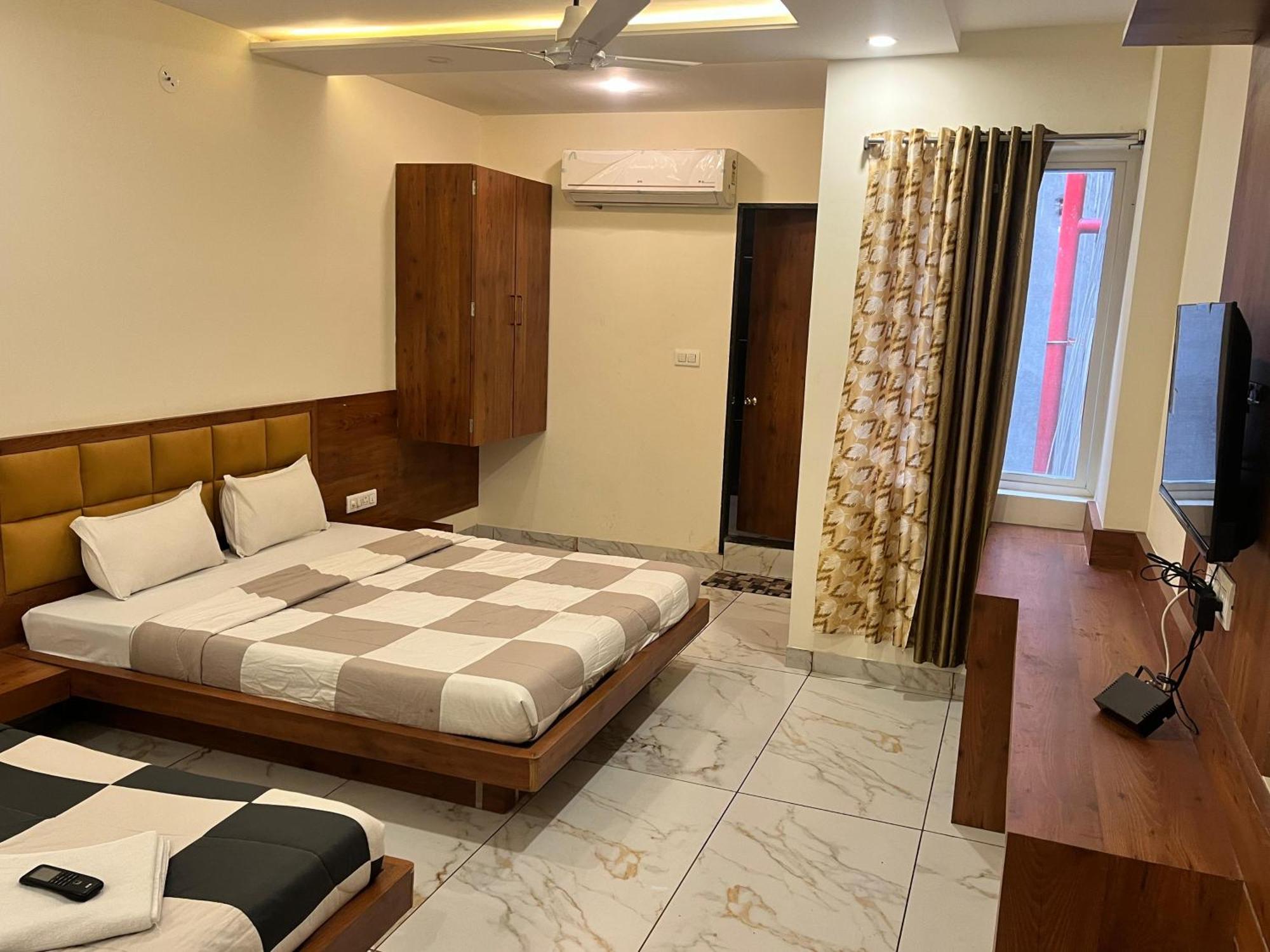 Hotel Prakasham Удджайн Екстер'єр фото