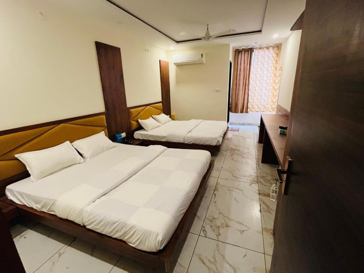 Hotel Prakasham Удджайн Екстер'єр фото