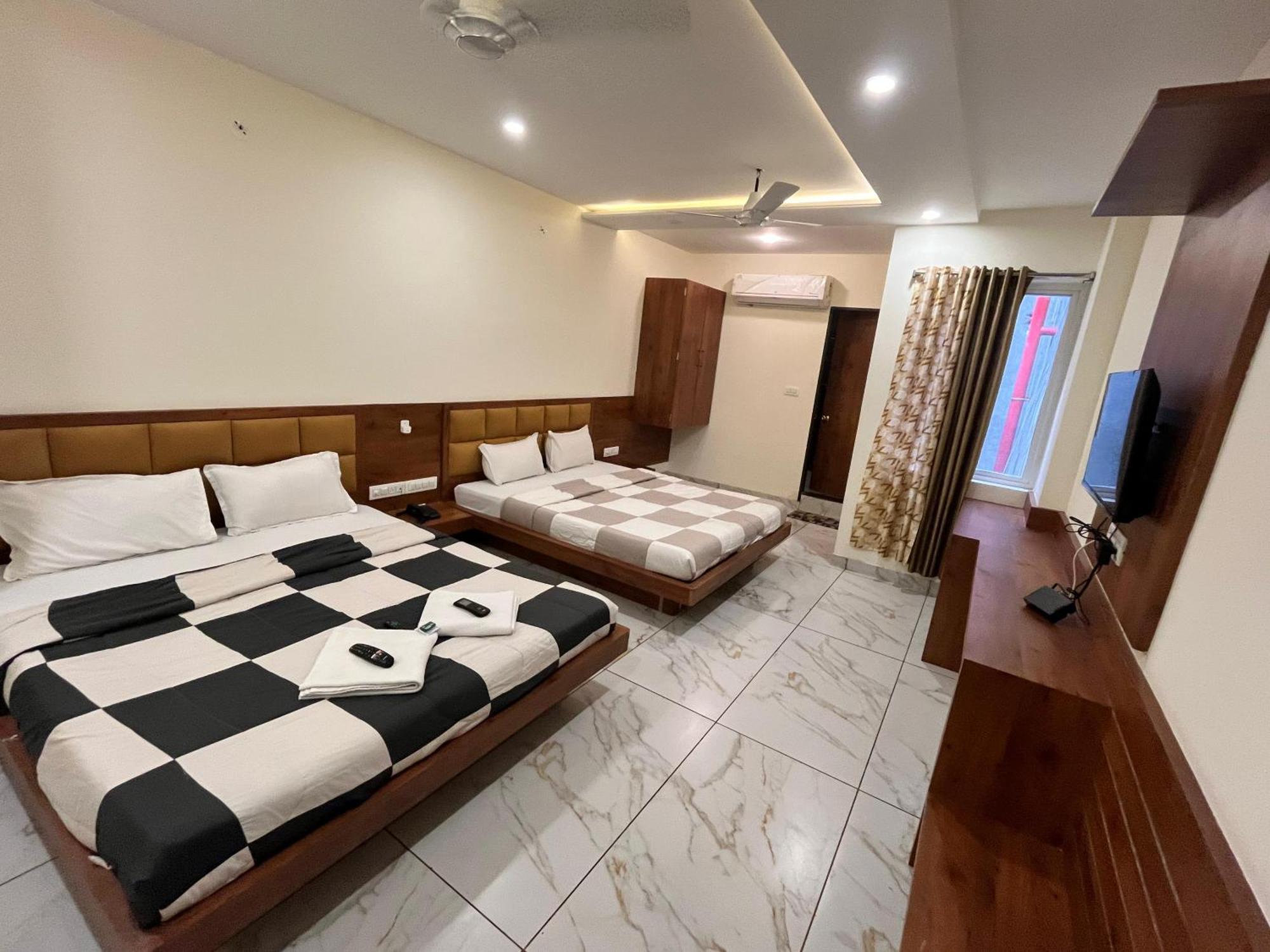 Hotel Prakasham Удджайн Екстер'єр фото